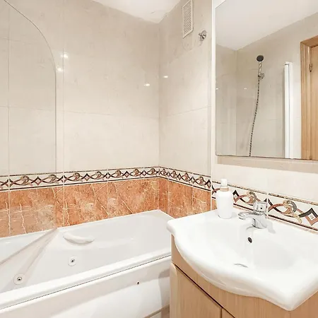 Apartament 2 Bedroom Gorgeous In *